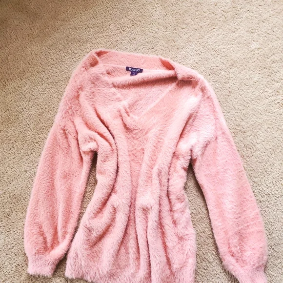 Women's sweater - Picture 1 of 3